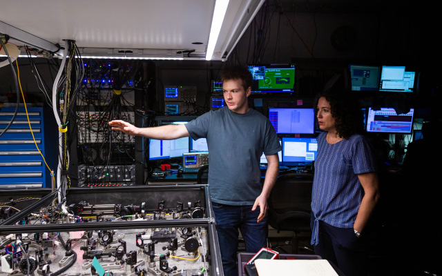 Researcherw working with lasers.